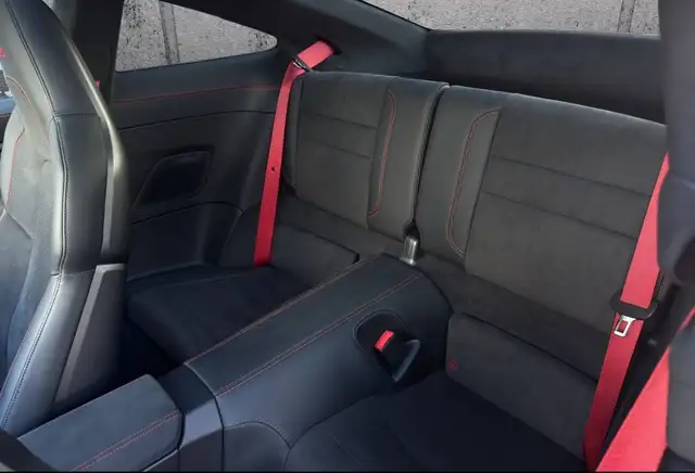 Porsche 911 view 10