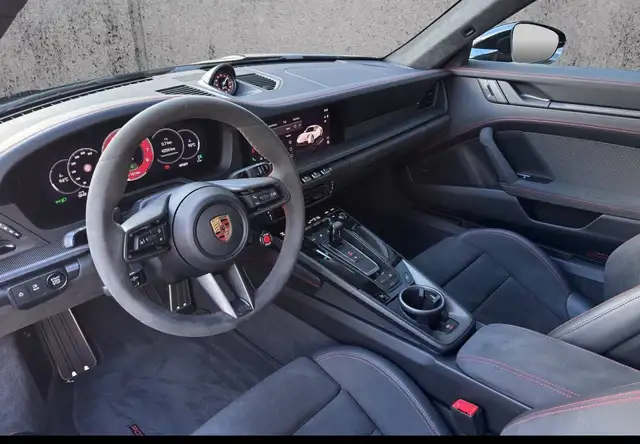 Porsche 911 view 9