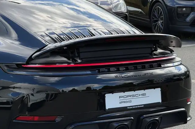Porsche 911 view 3