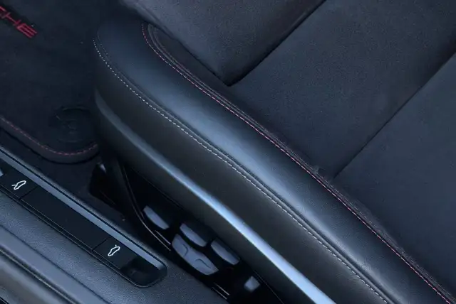 Porsche 911 view 13