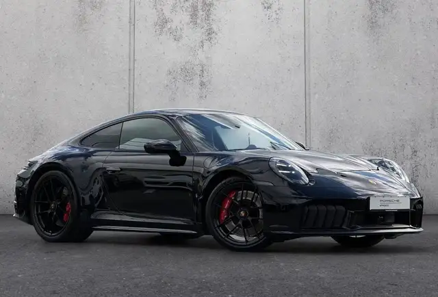 Porsche 911 view 4