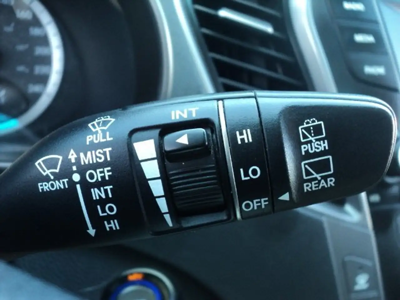 Hyundai SANTA FE photo Hyundai SANTA FE