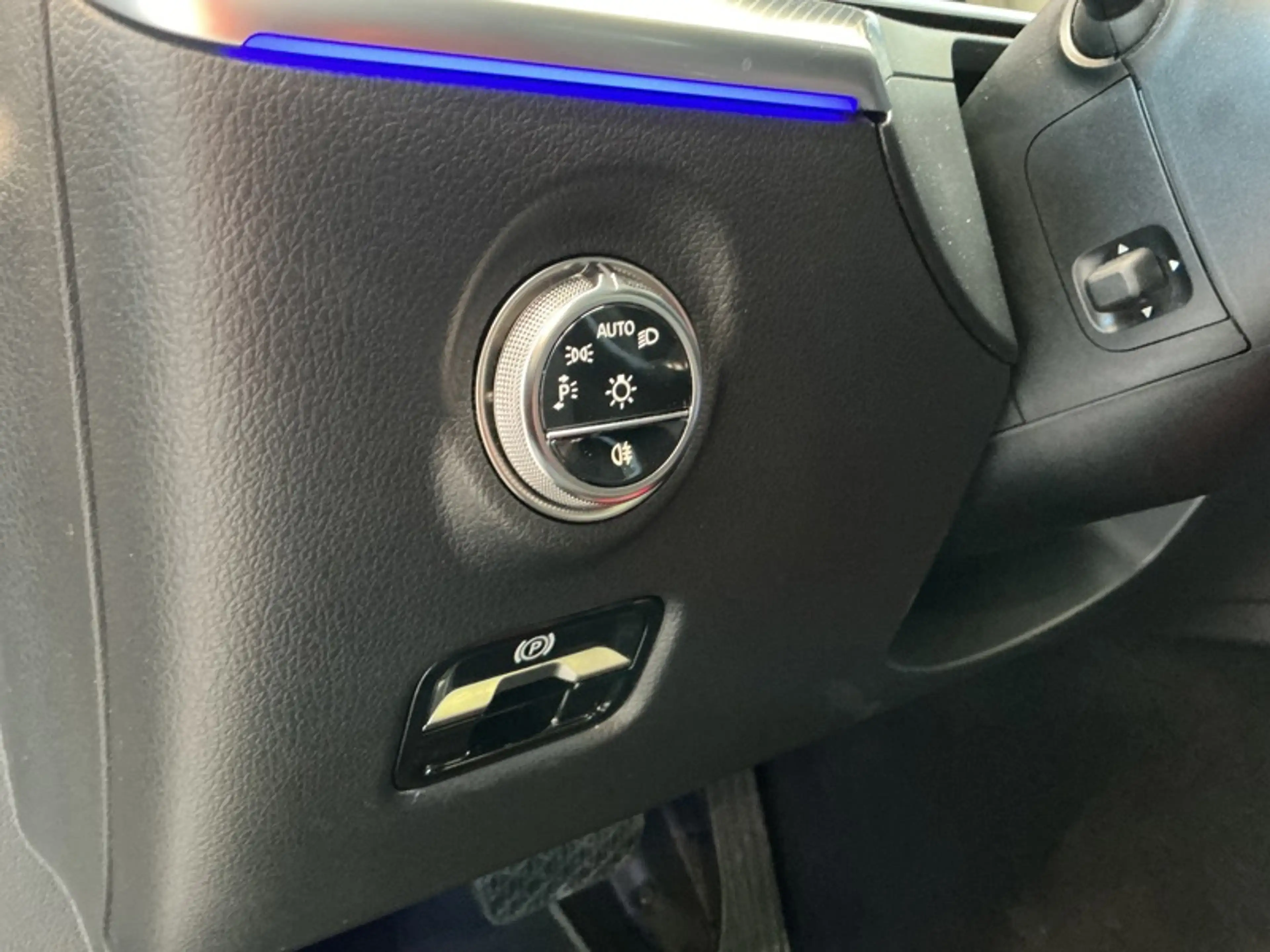 Mercedes-Benz C 200 d Break Luxury Line Pano — photo 13