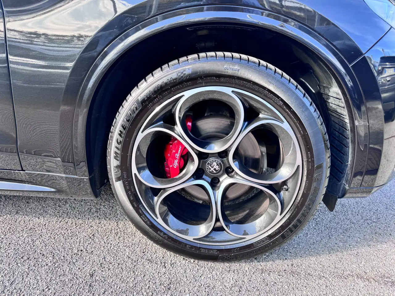Alfa Romeo Stelvio 2025