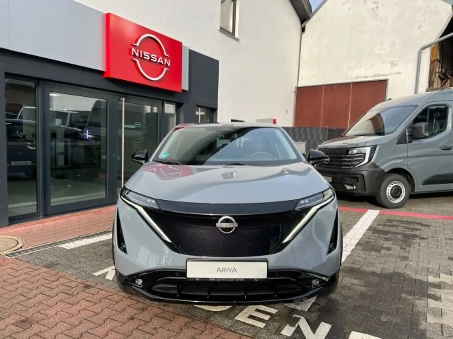 Nissan Ariya Evolve Pack 4x4 e-4orce°BOSE°HUD°PANO°PROP Grau - 2