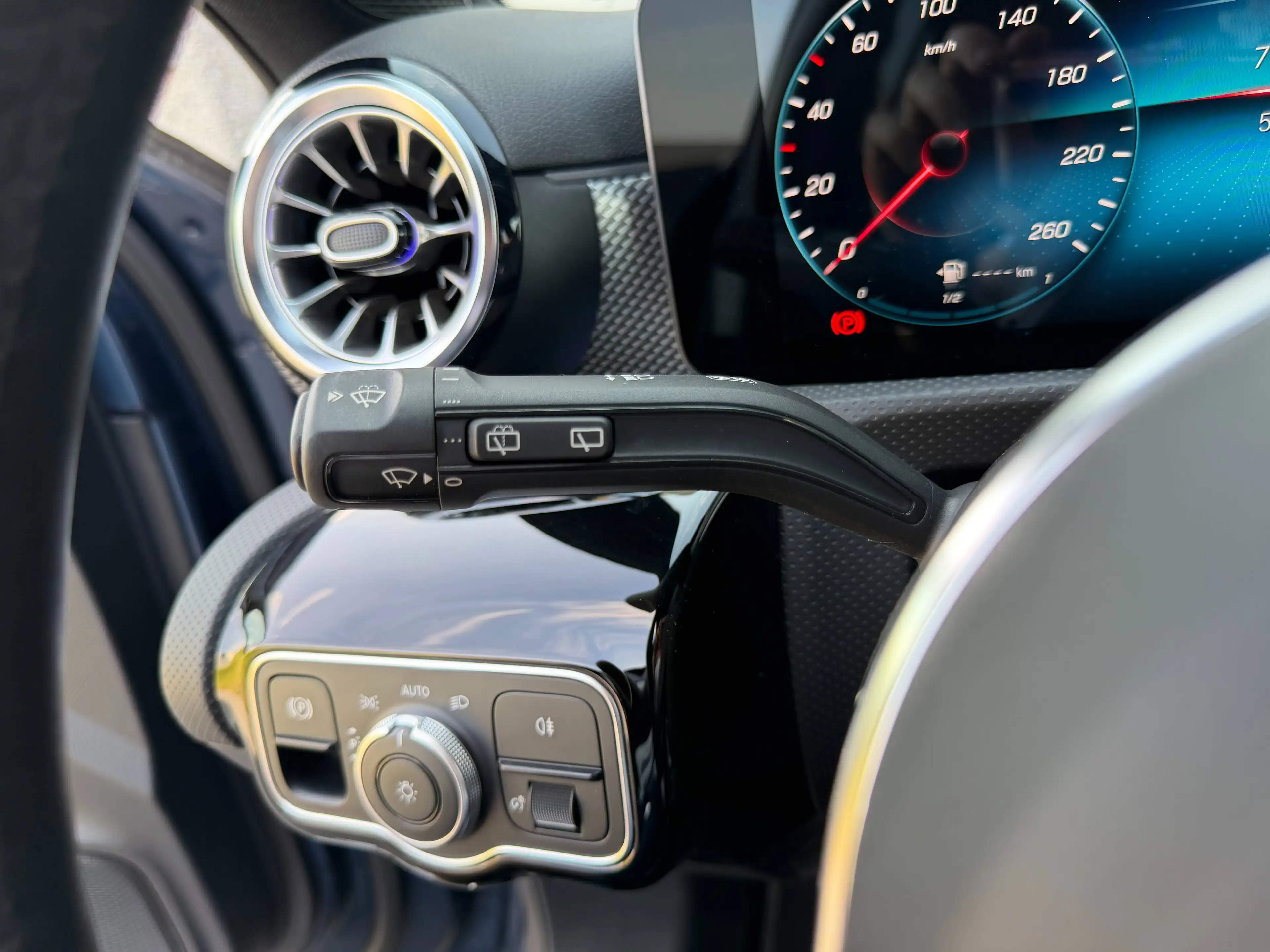 Mercedes-Benz A 180 A 180 Business Solution (EU6AP) — photo 14