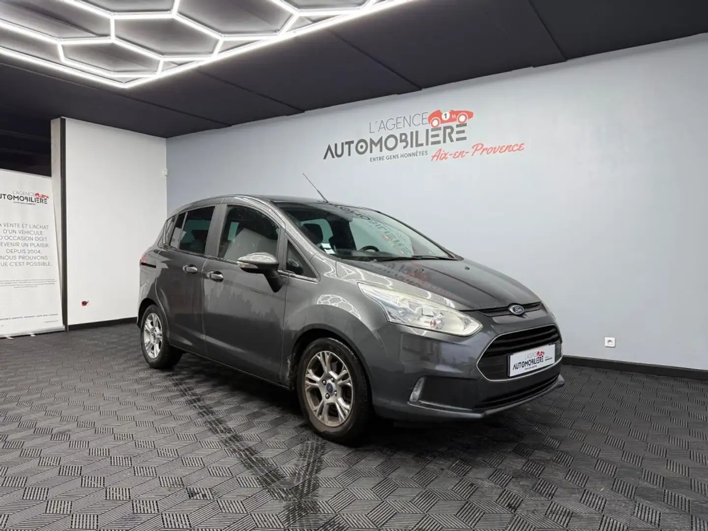 Ford B-Max 1.5 TDCi 95 CV - Finition Titanium Grau - 1