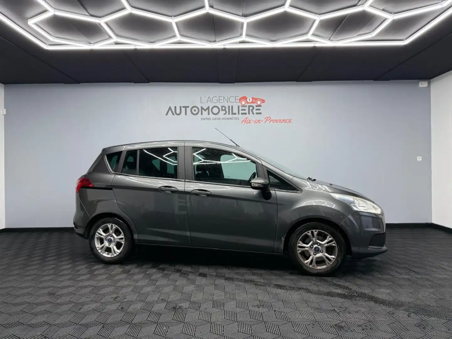 Ford B-Max 1.5 TDCi 95 CV - Finition Titanium Grau - 2