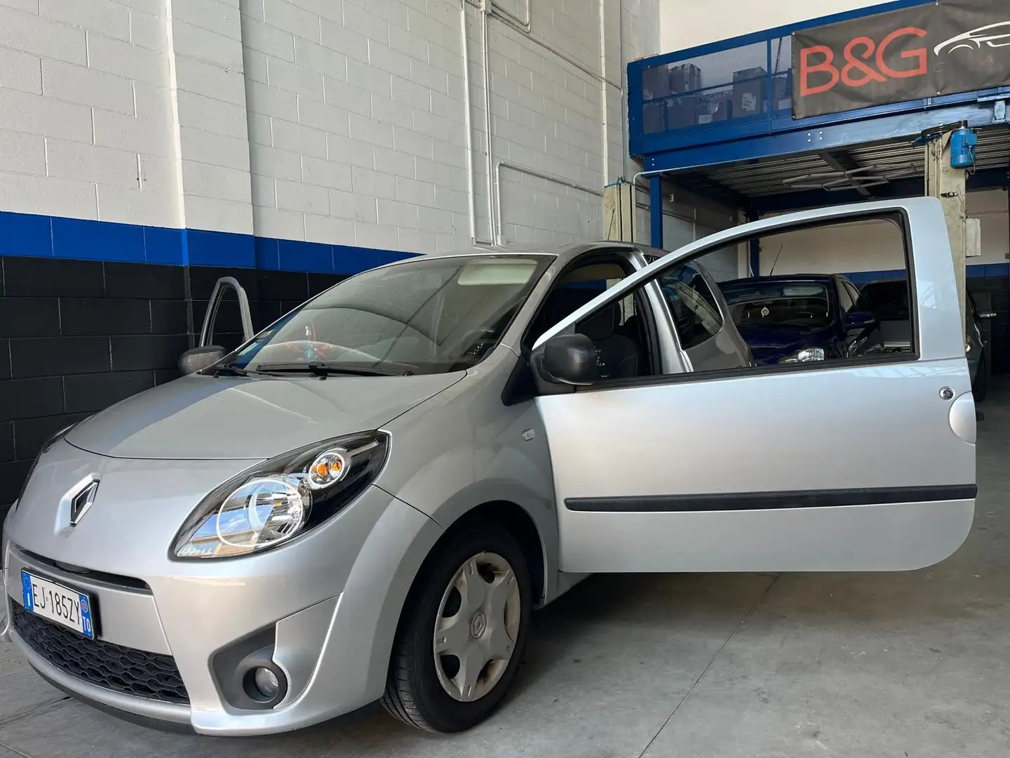 Renault Twingo Twingo 1.2 lev Miss Sixty 75cv Argento - 2