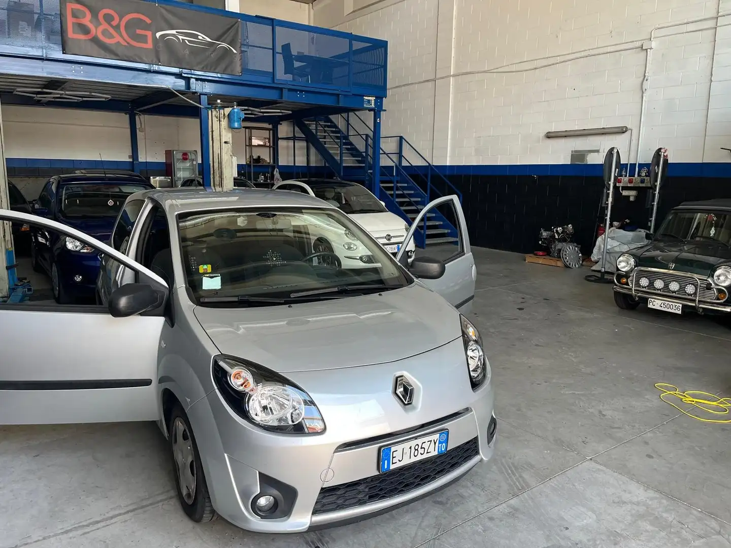 Renault Twingo Twingo 1.2 lev Miss Sixty 75cv Argento - 1