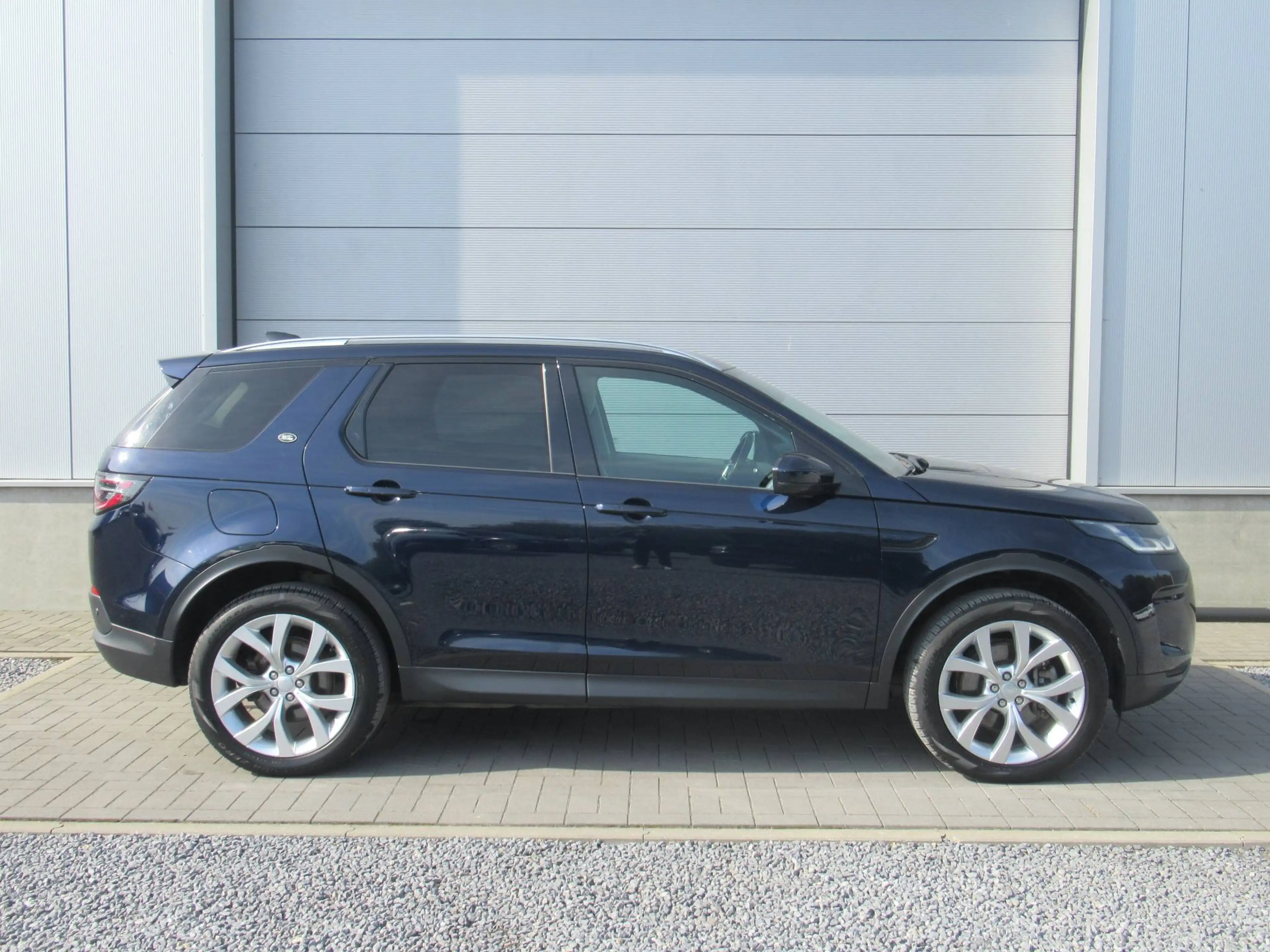 Land Rover Discovery Sport SE P300e / € 16.520 netto / Pano / Leder / Navi / ... — photo 2