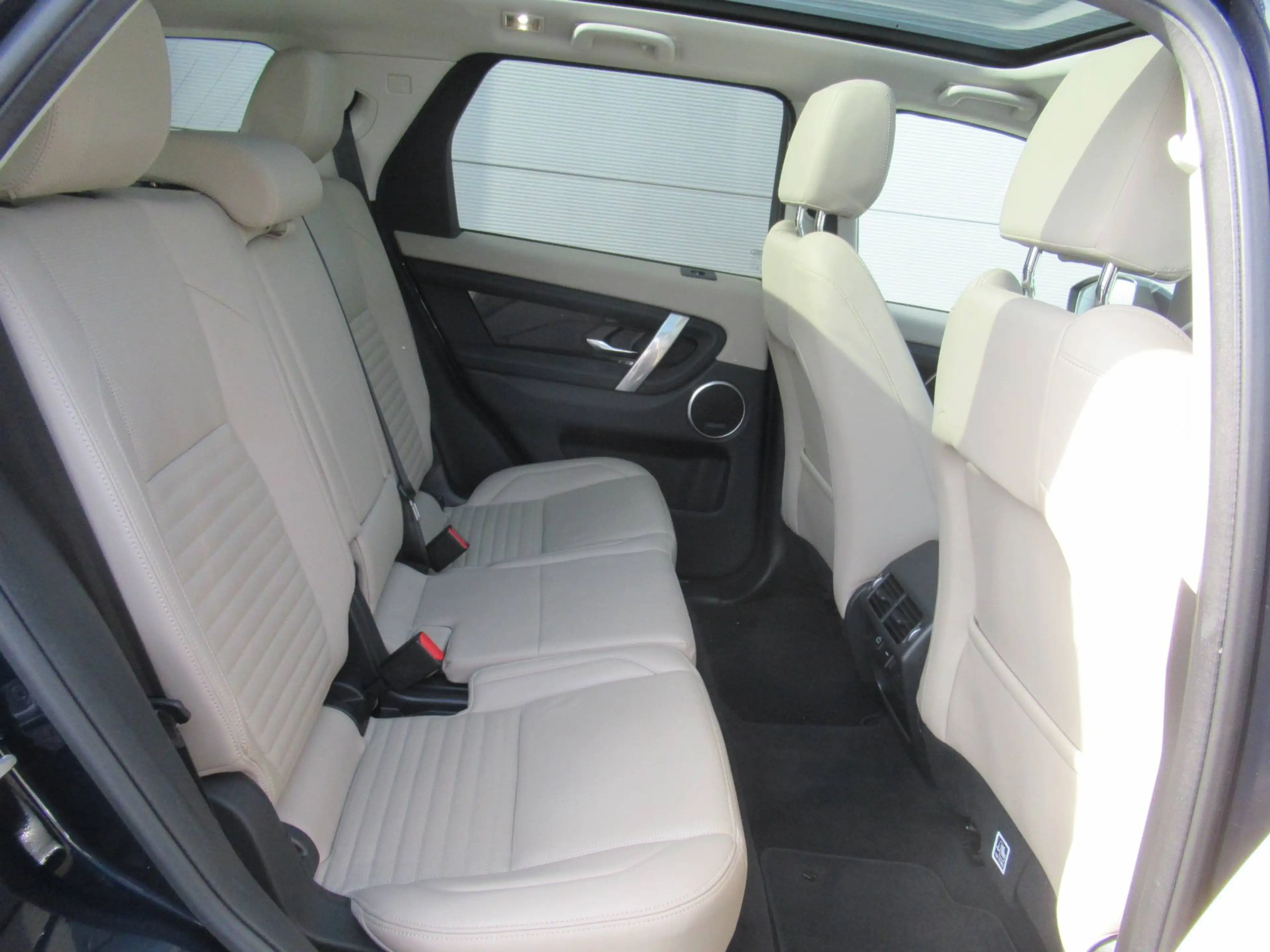 Land Rover Discovery Sport SE P300e / € 16.520 netto / Pano / Leder / Navi / ... — photo 11