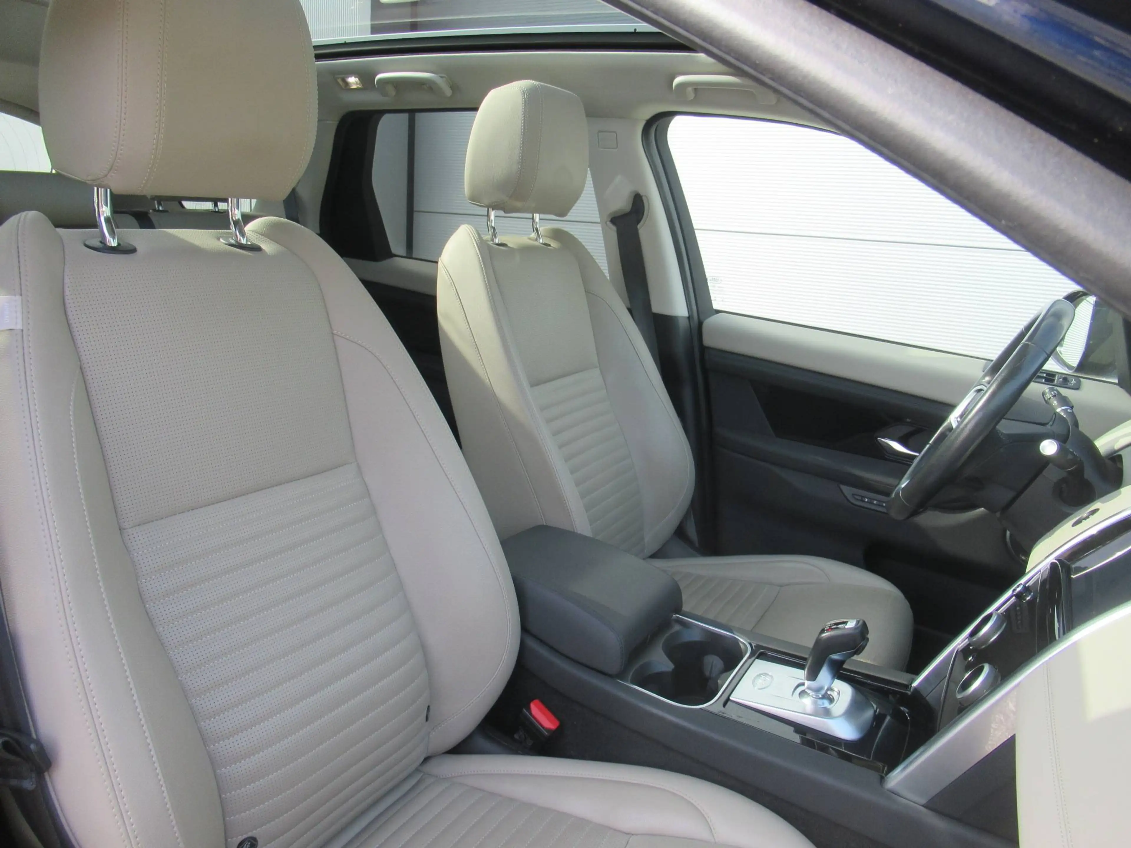 Land Rover Discovery Sport SE P300e / € 16.520 netto / Pano / Leder / Navi / ... — photo 10