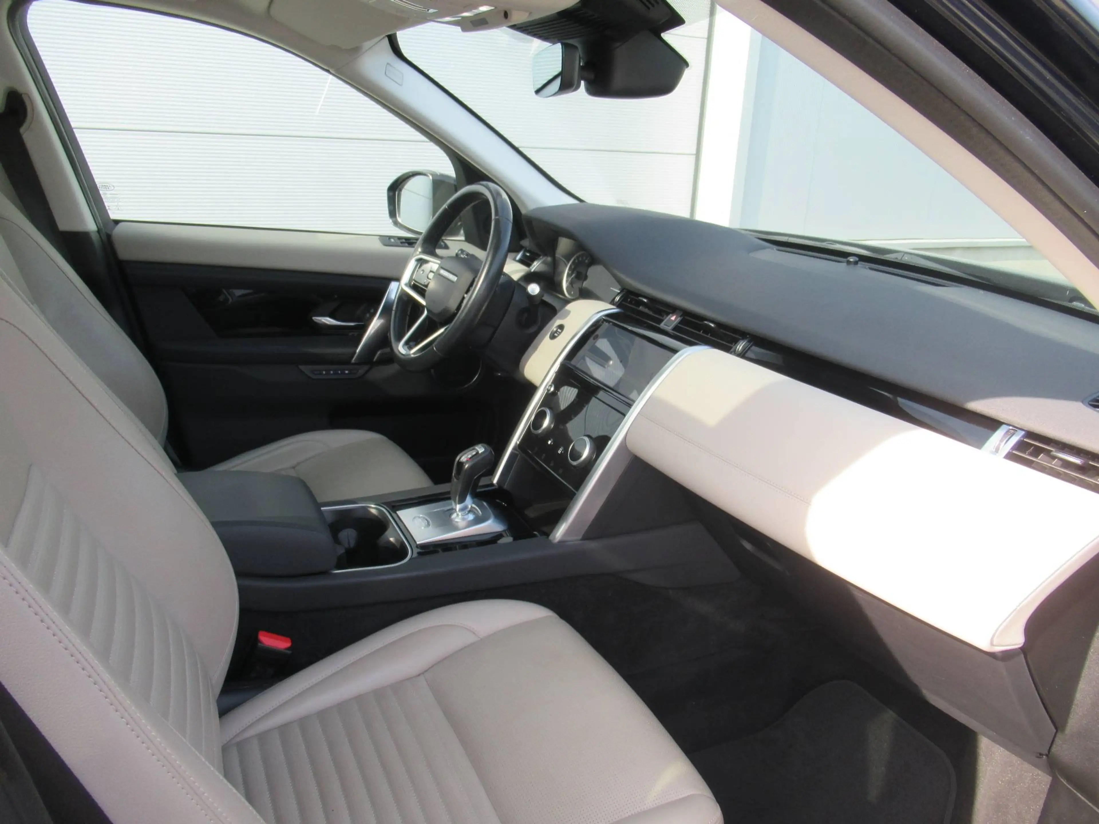 Land Rover Discovery Sport SE P300e / € 16.520 netto / Pano / Leder / Navi / ... — photo 8