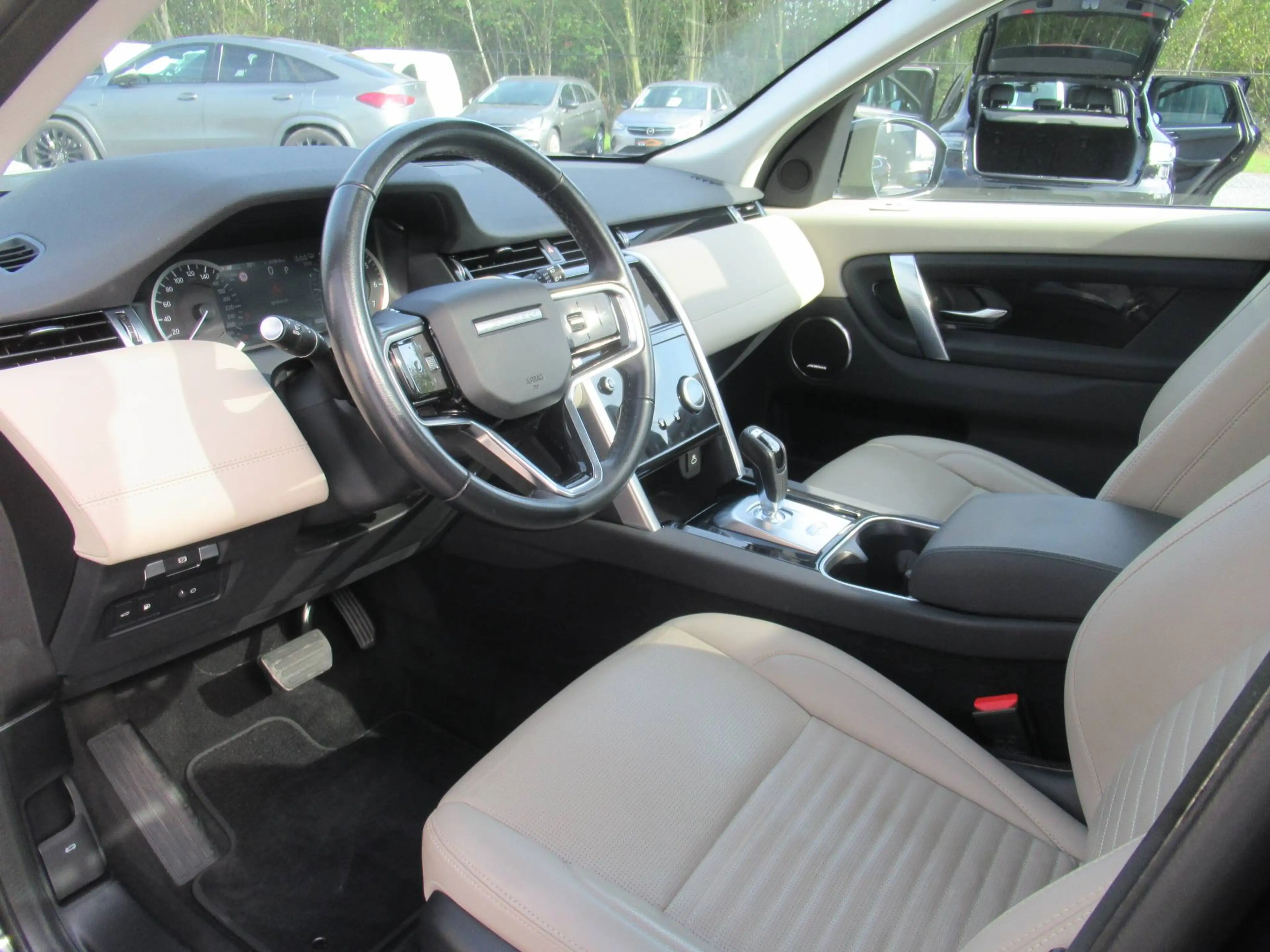 Land Rover Discovery Sport SE P300e / € 16.520 netto / Pano / Leder / Navi / ... — photo 13