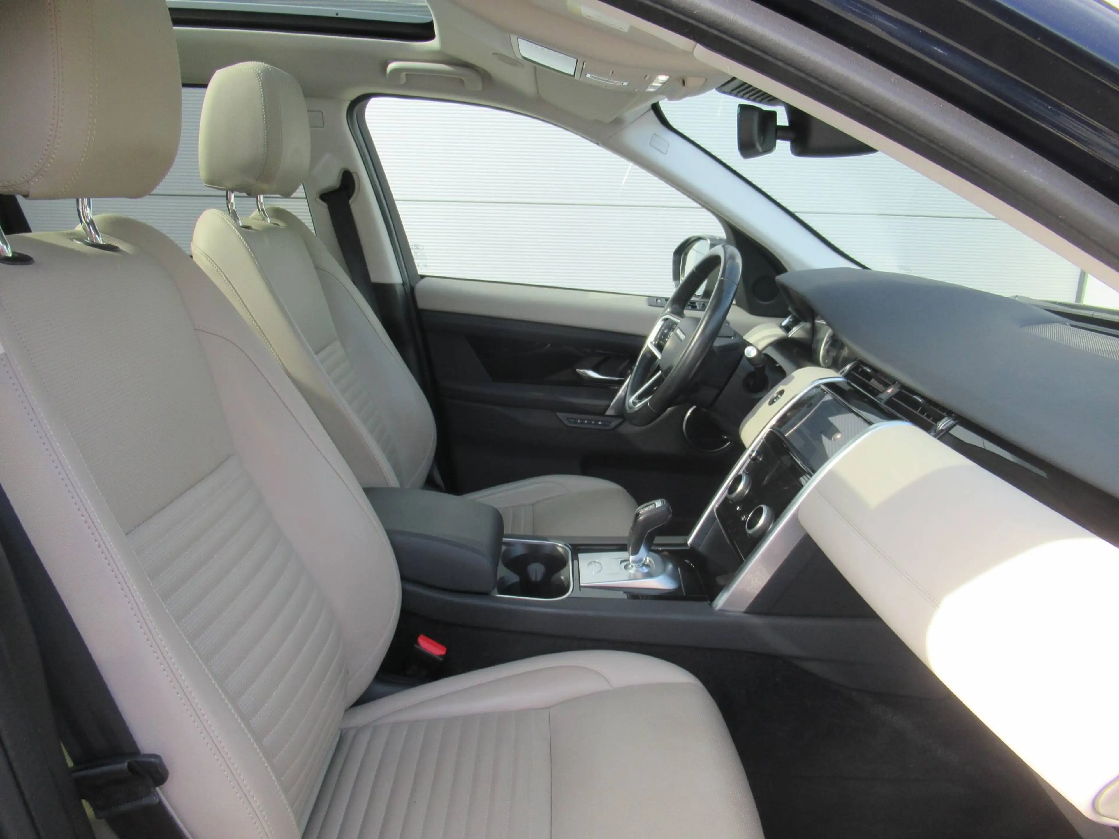 Land Rover Discovery Sport SE P300e / € 16.520 netto / Pano / Leder / Navi / ... — photo 9