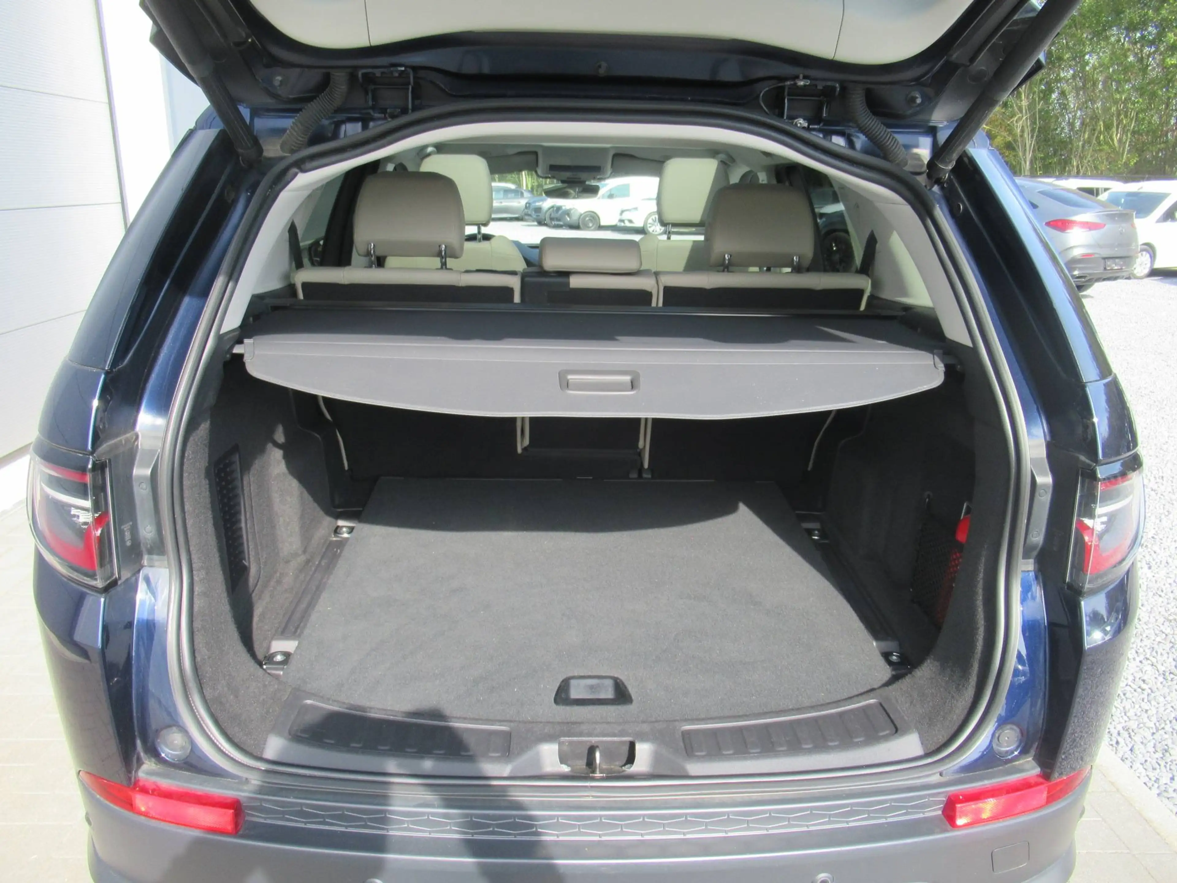 Land Rover Discovery Sport SE P300e / € 16.520 netto / Pano / Leder / Navi / ... — photo 12