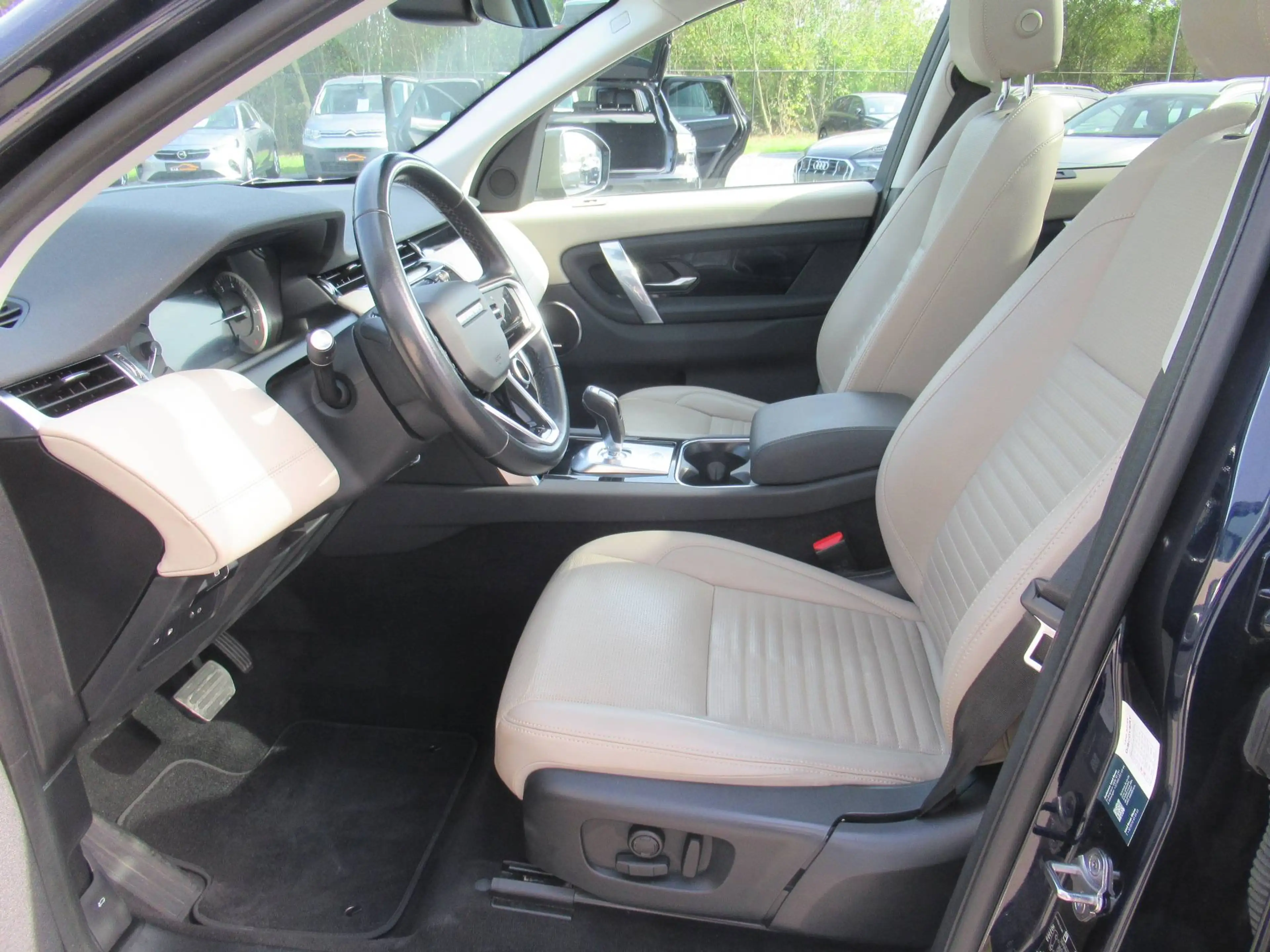 Land Rover Discovery Sport SE P300e / € 16.520 netto / Pano / Leder / Navi / ... — photo 14