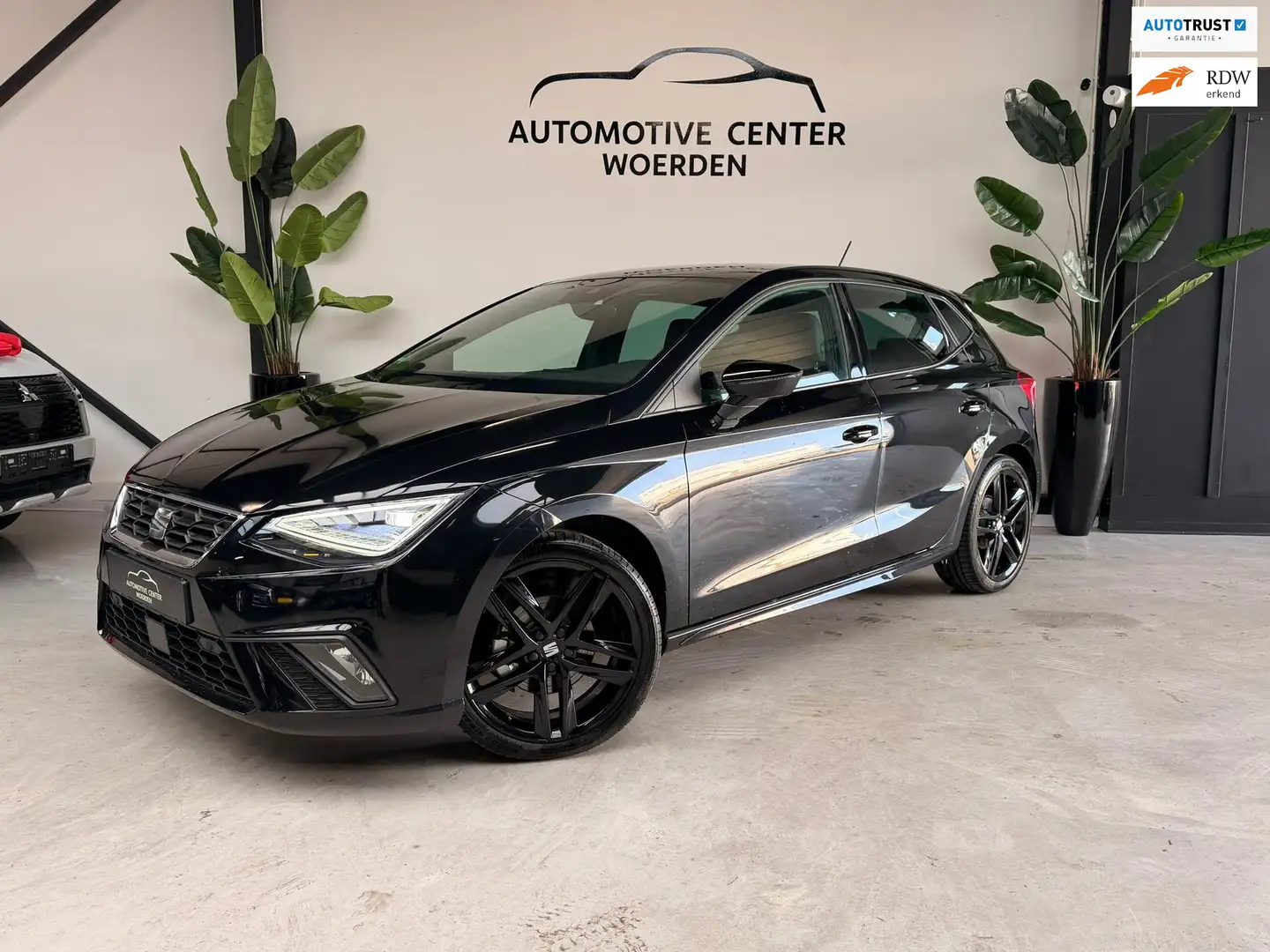 SEAT Ibiza 1.5 TSI FR Business Intense DSG VIRTUAL CARPLAY CA Schwarz - 1