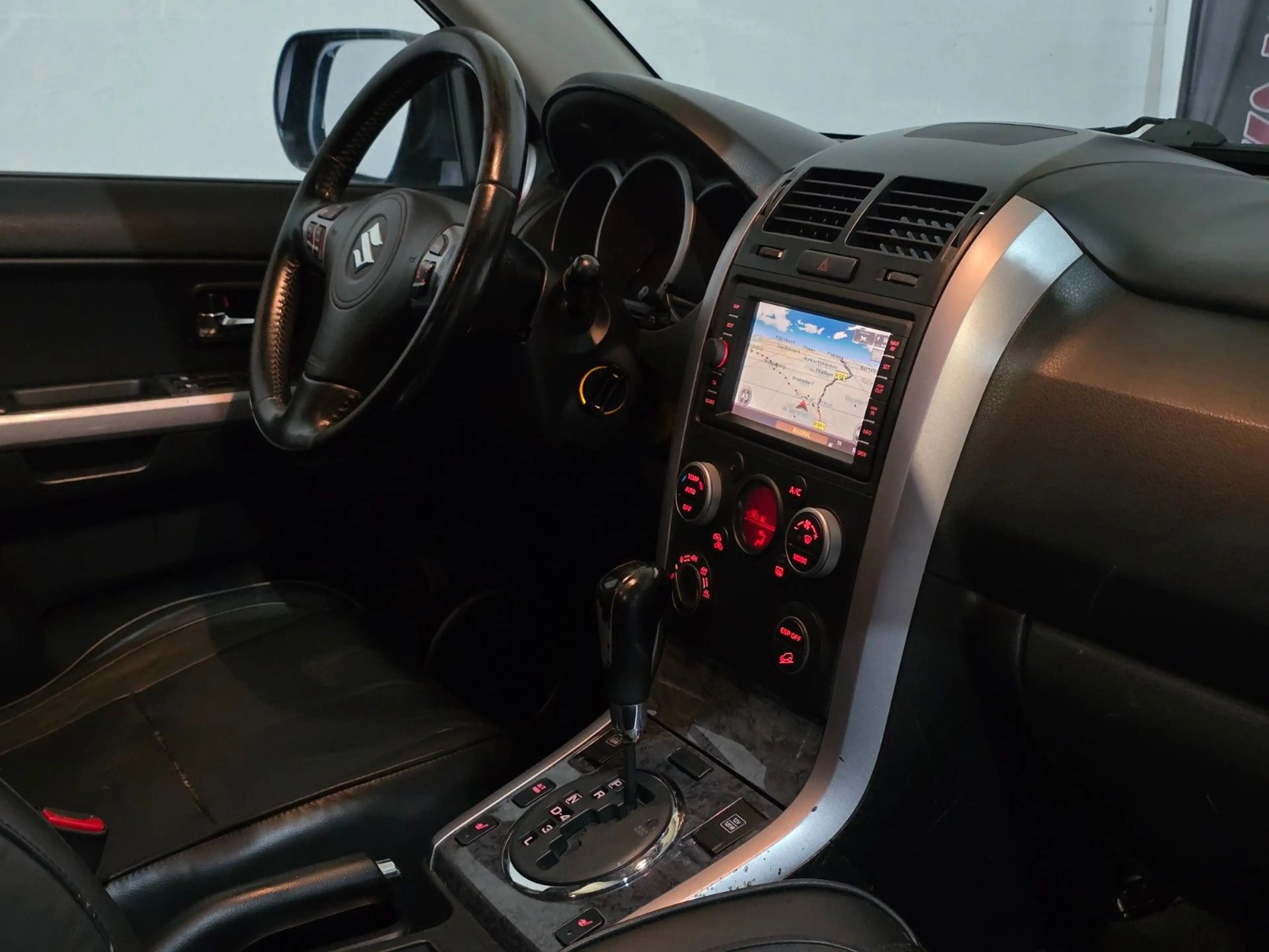 Suzuki Grand Vitara 3.2 V6 20 Jahre 4X4|XENON|AUTOMATIK — photo 14