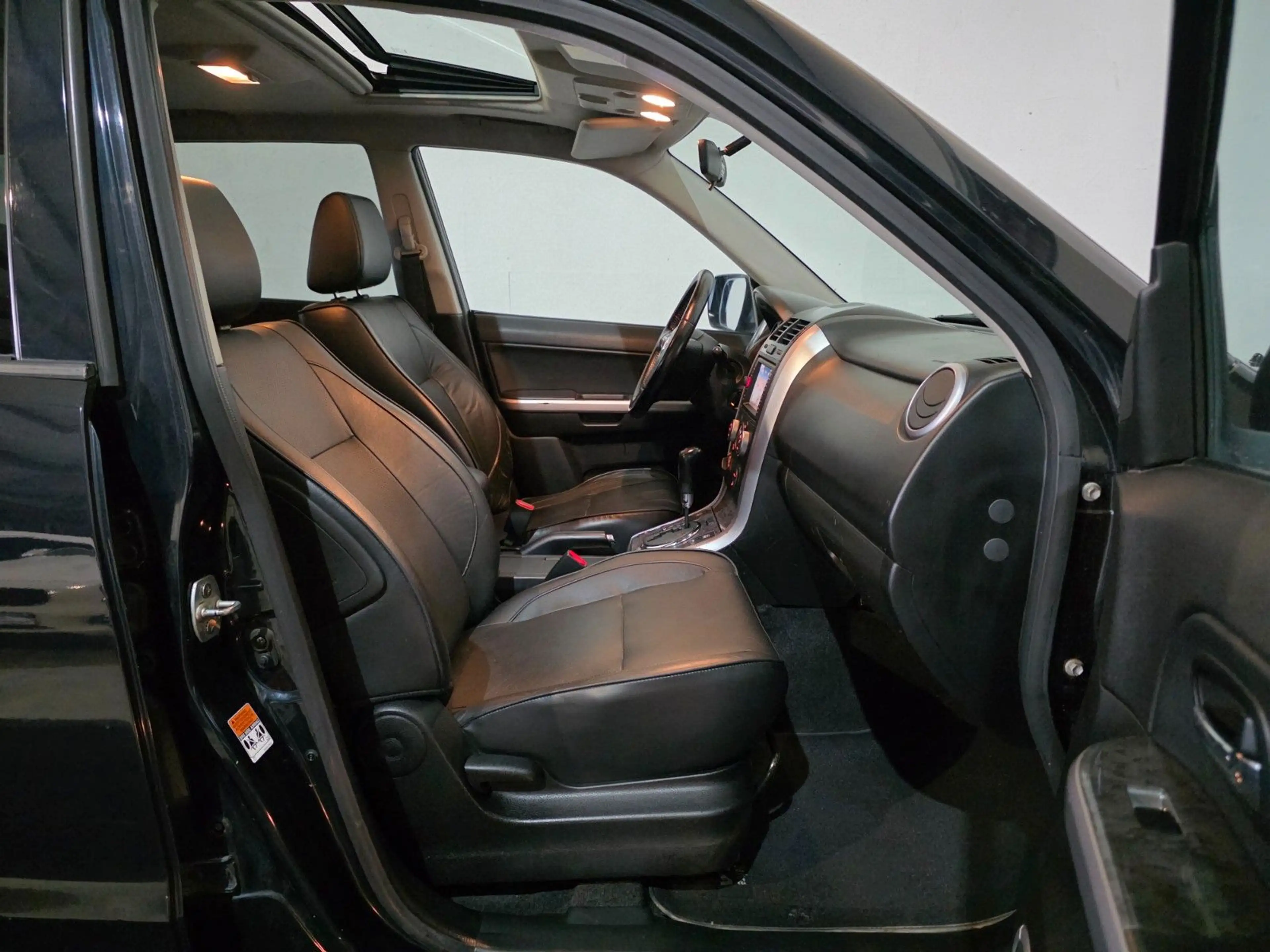 Suzuki Grand Vitara 3.2 V6 20 Jahre 4X4|XENON|AUTOMATIK — photo 13