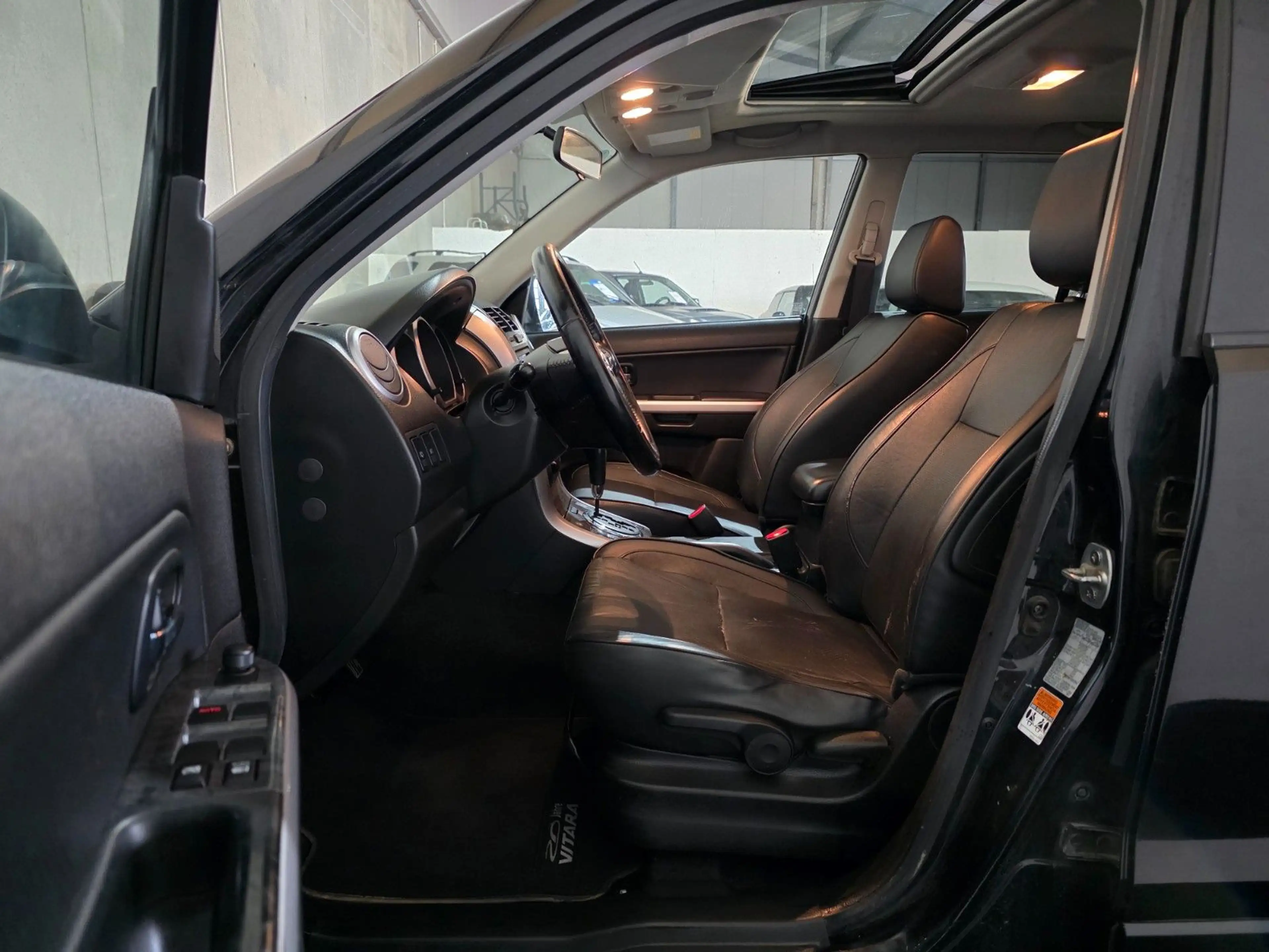 Suzuki Grand Vitara 3.2 V6 20 Jahre 4X4|XENON|AUTOMATIK — photo 11