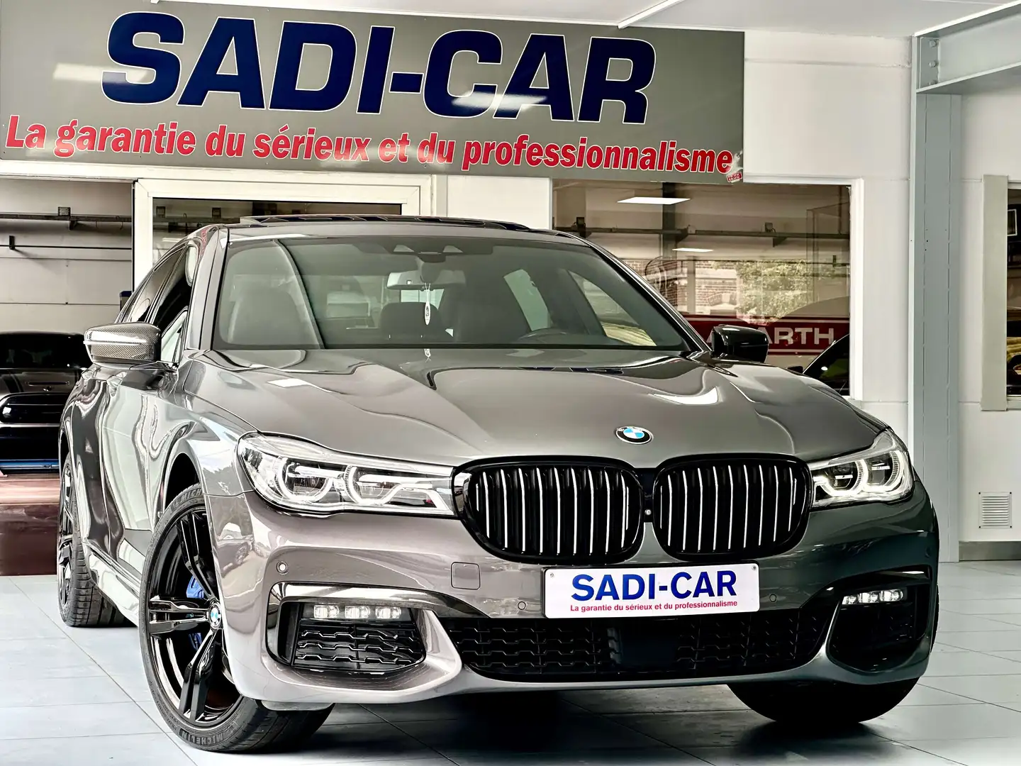 BMW 740 eAS Hybrid - M SPORT PERFOMRANCE + PACK CARBONE Szary - 1
