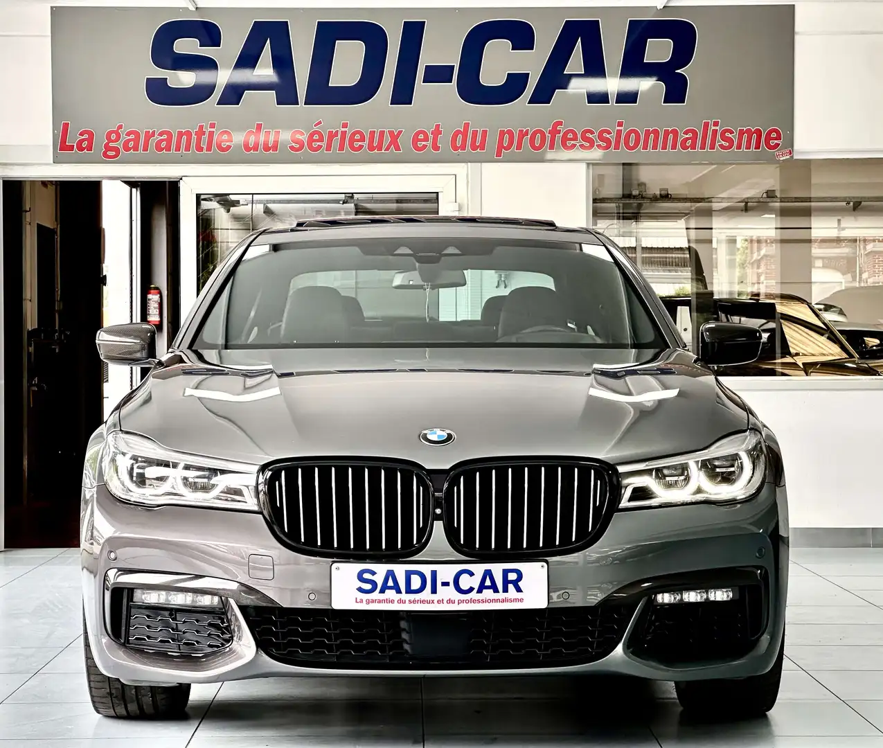BMW 740 eAS Hybrid - M SPORT PERFOMRANCE + PACK CARBONE Szary - 2