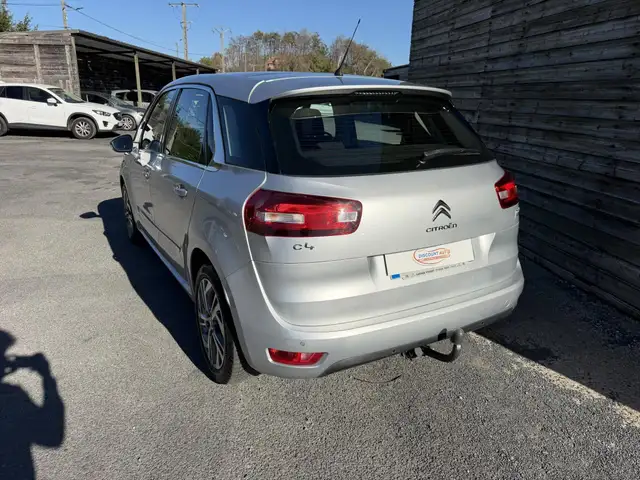 Citroen C4 Picasso view 3