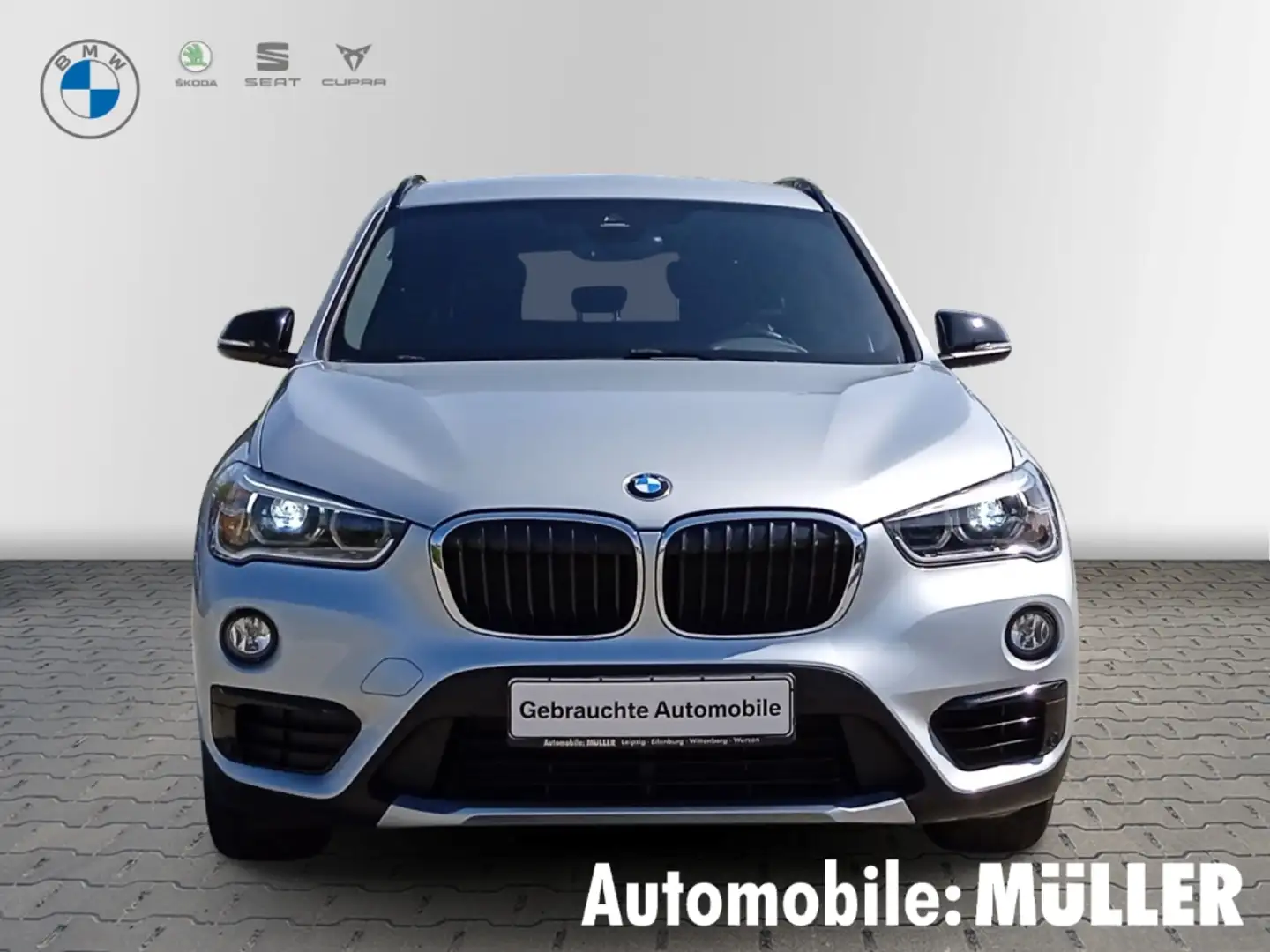 BMW X1 sDrive 18 i Sport Line AHK-abnehmbar Navi LED El. Argent - 2
