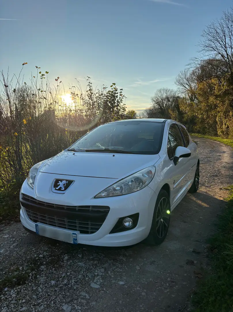 Peugeot 207 207 1.4 HDi 70ch FAP Série 64 - 1