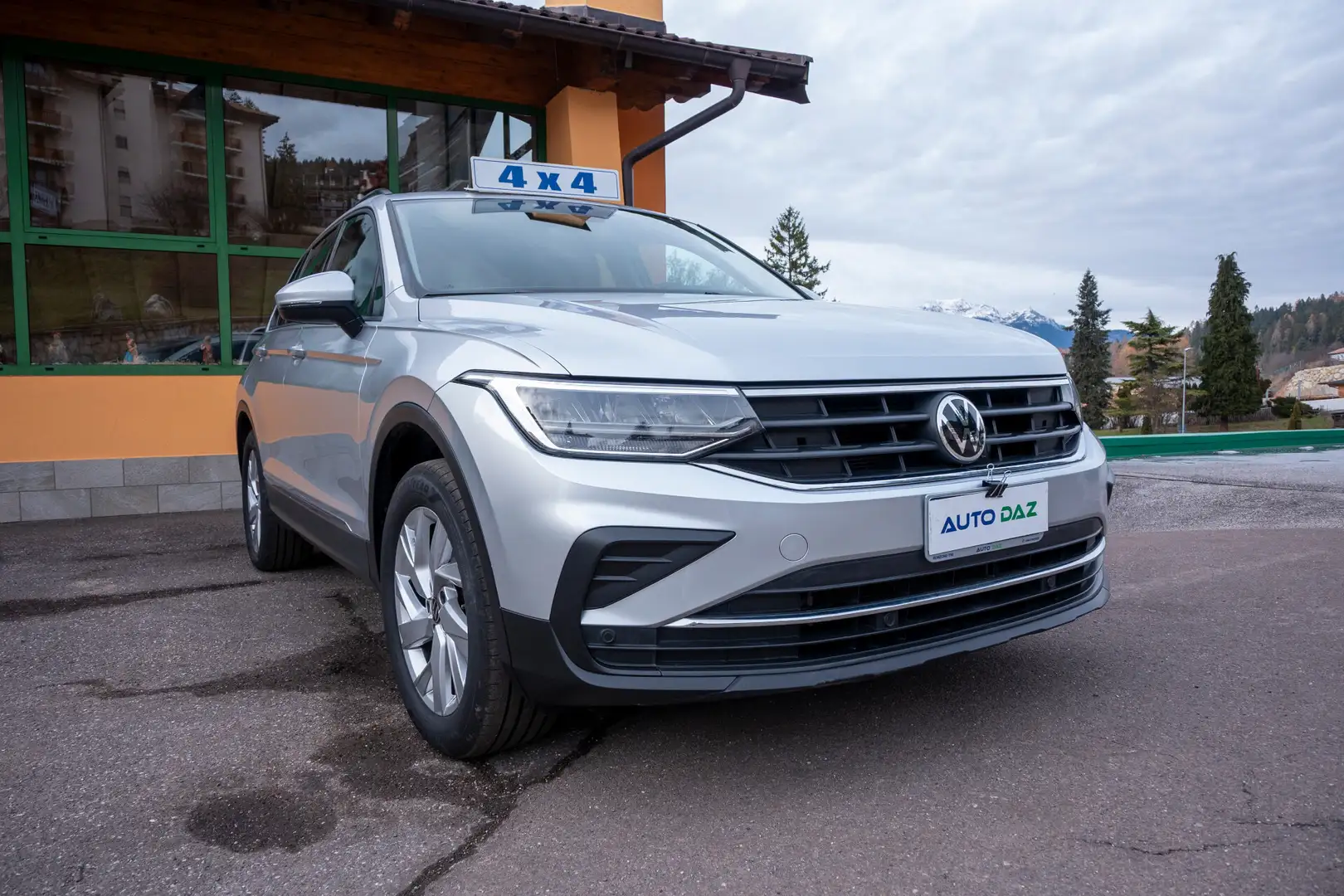 Volkswagen Tiguan Tiguan 2.0 TDI 150 CV DSG 4MOTION 2021 Argento - 2
