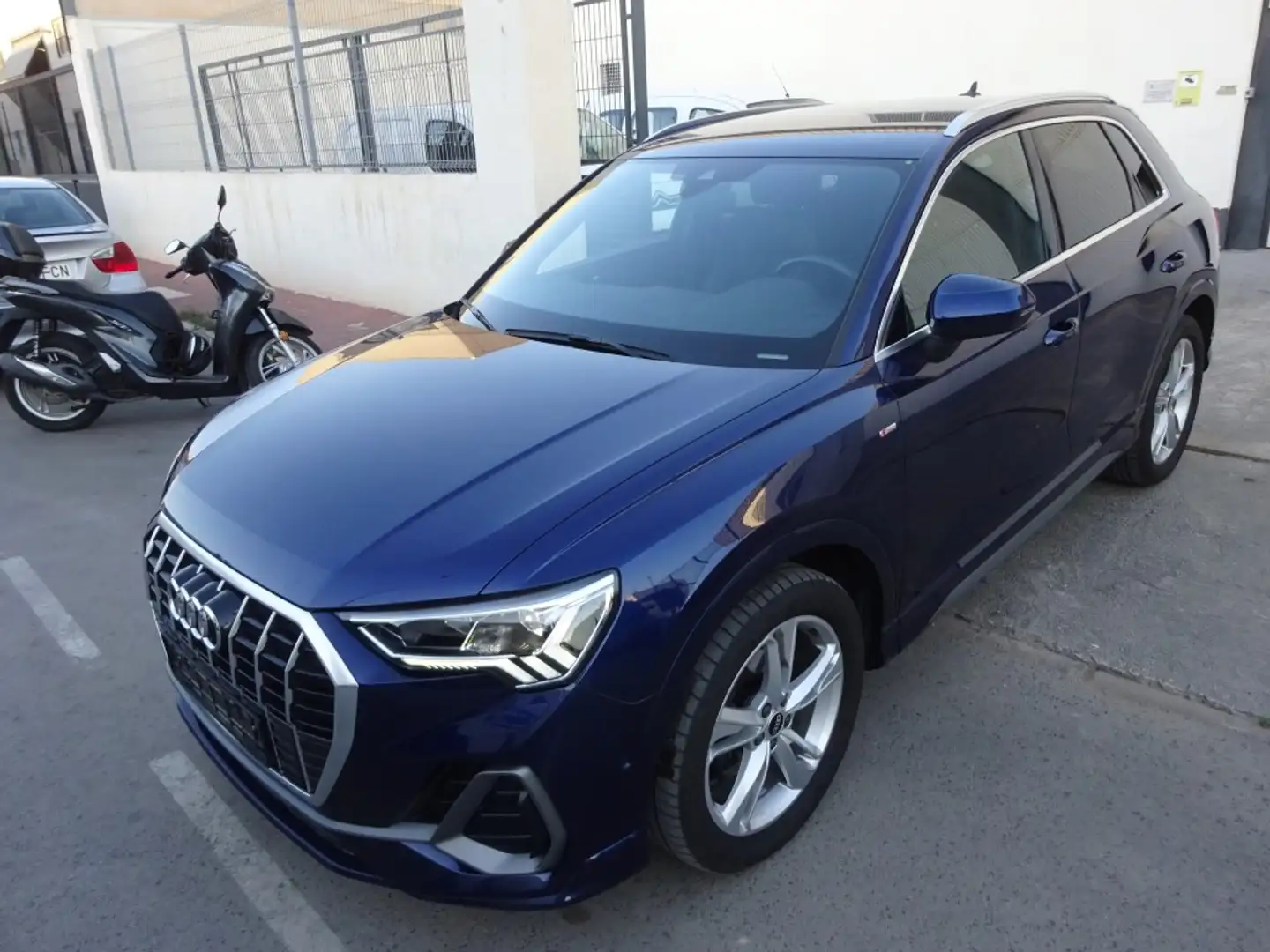 Audi Q3 Sportback 35 TDI S line S tronic Bleu - 1