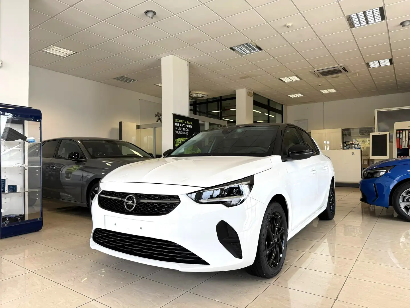 Opel Corsa Design&Tech 1.2 75 cv Bianco - 1