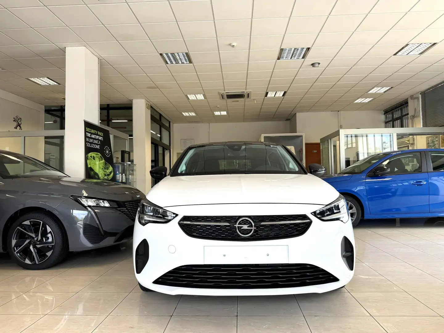 Opel Corsa Design&Tech 1.2 75 cv Bianco - 2