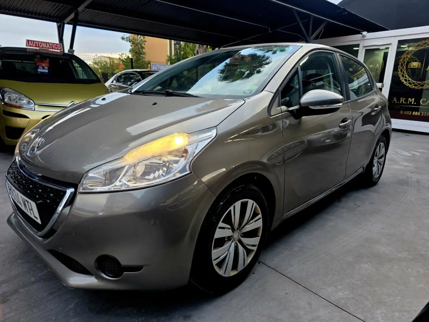 Peugeot 208 1.0 PureTech Access 68 Beige - 1