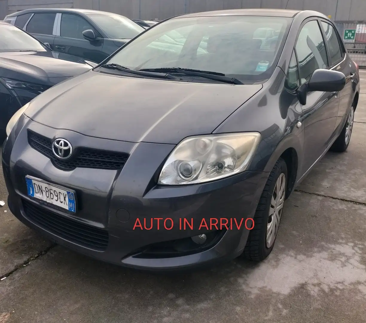 Toyota Auris 5p 1.4 benzina Grigio - 1