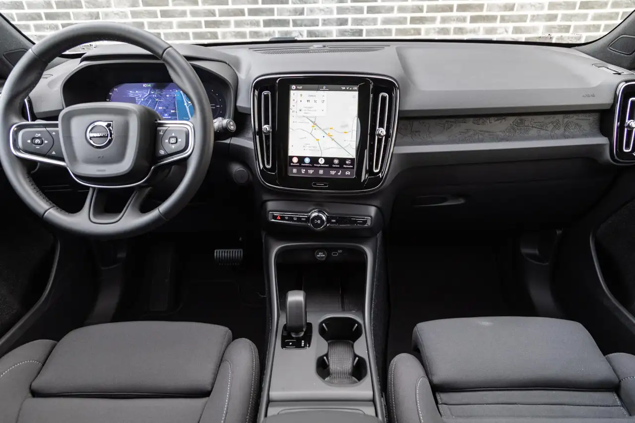 Volvo EX40 2026