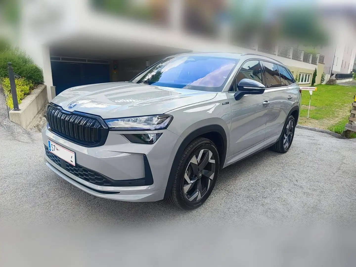 Skoda Kodiaq Kodiaq 2,0 TDI 4x4 Sportline DSG Sportline Grau - 1