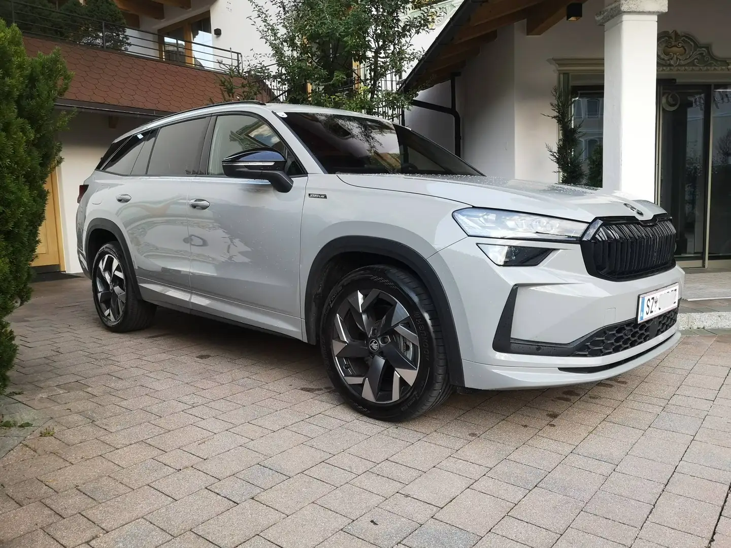 Skoda Kodiaq Kodiaq 2,0 TDI 4x4 Sportline DSG Sportline Grau - 1