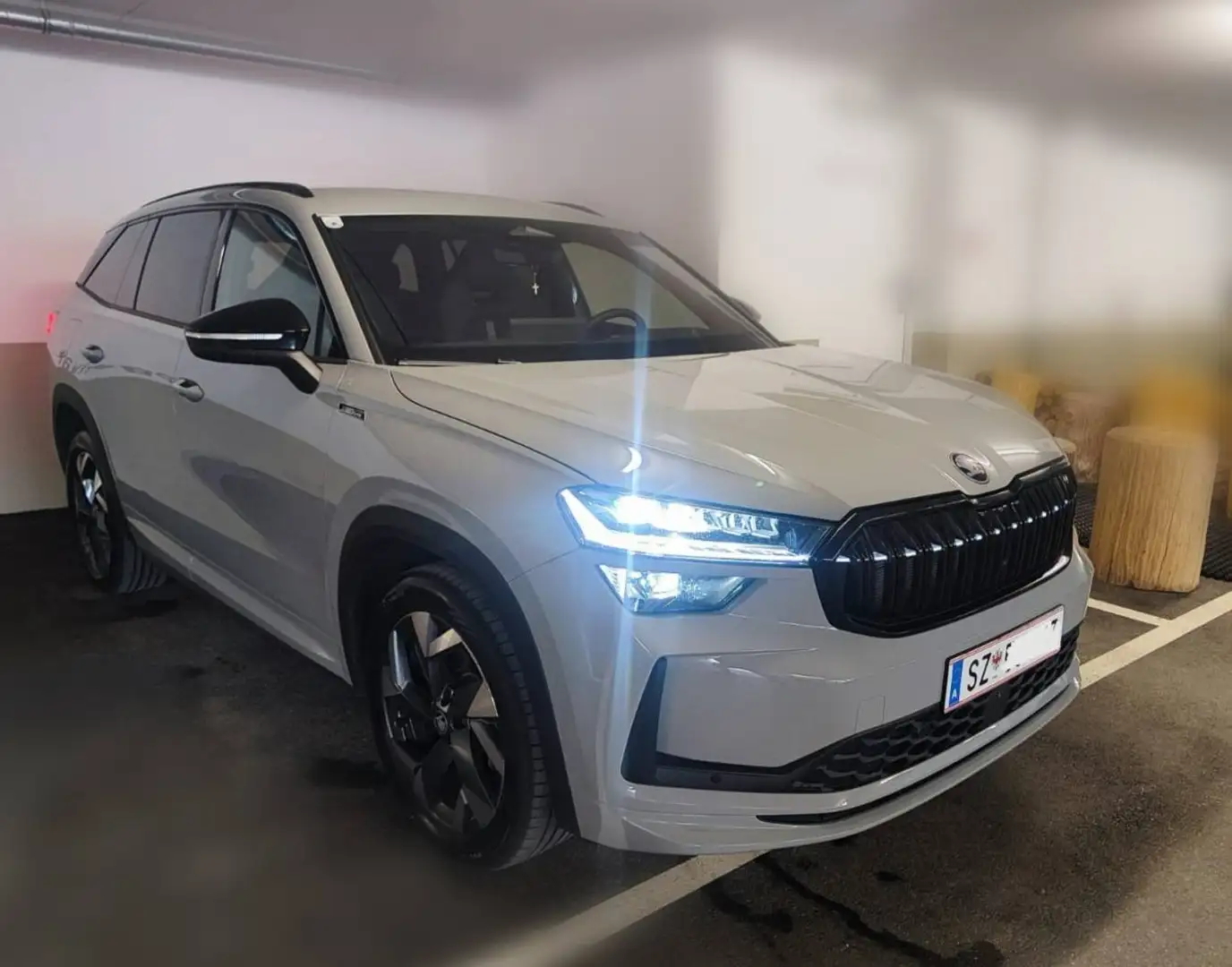 Skoda Kodiaq Kodiaq 2,0 TDI 4x4 Sportline DSG Sportline Grau - 2