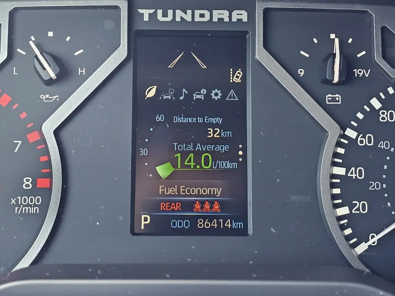 Toyota Tundra снимка Toyota Tundra