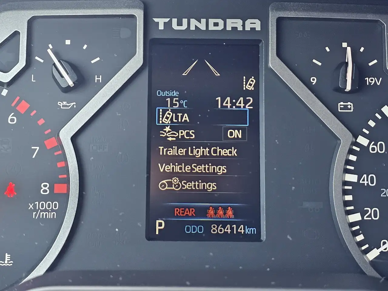 Toyota Tundra снимка Toyota Tundra