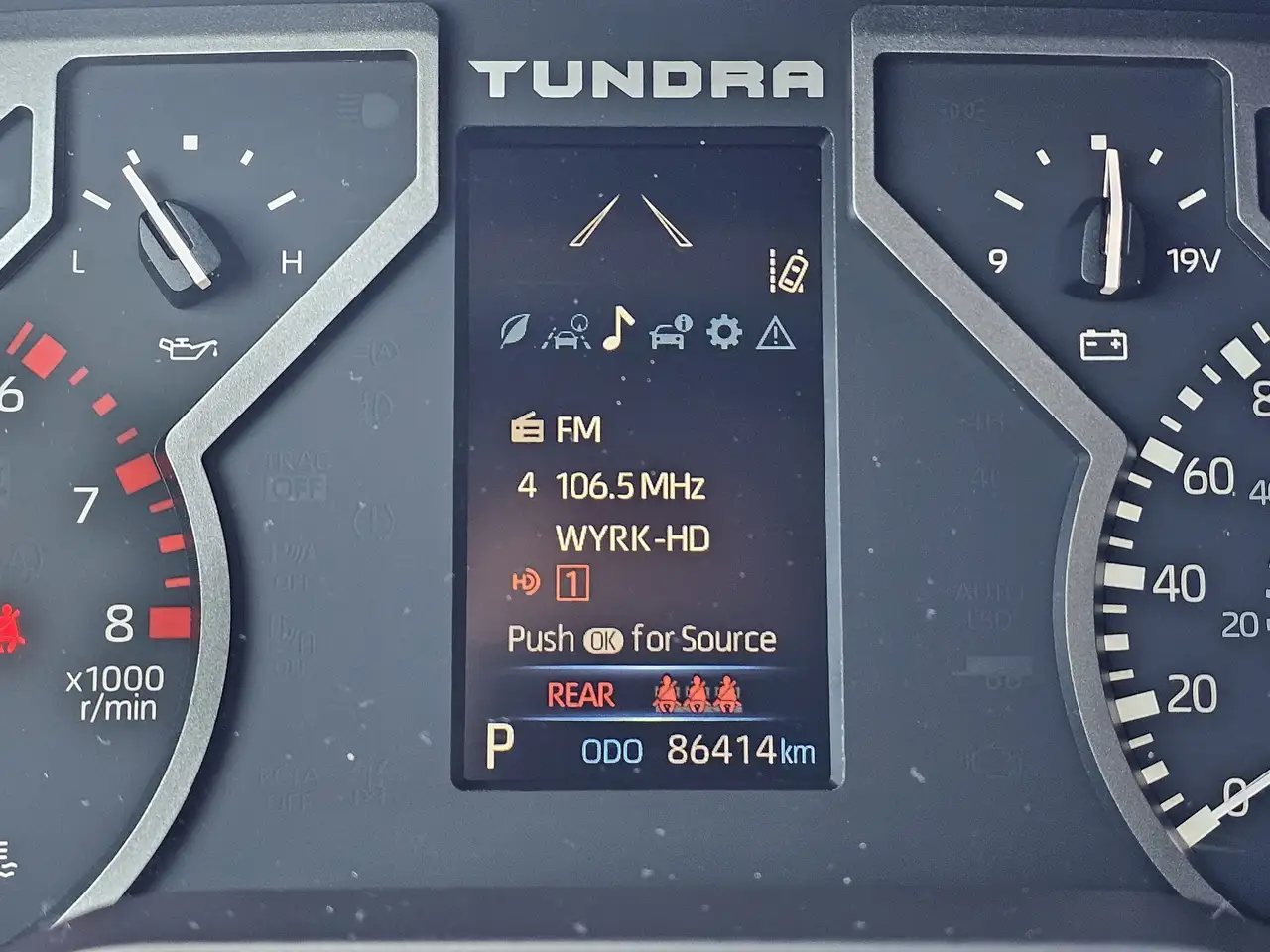 Toyota Tundra снимка Toyota Tundra