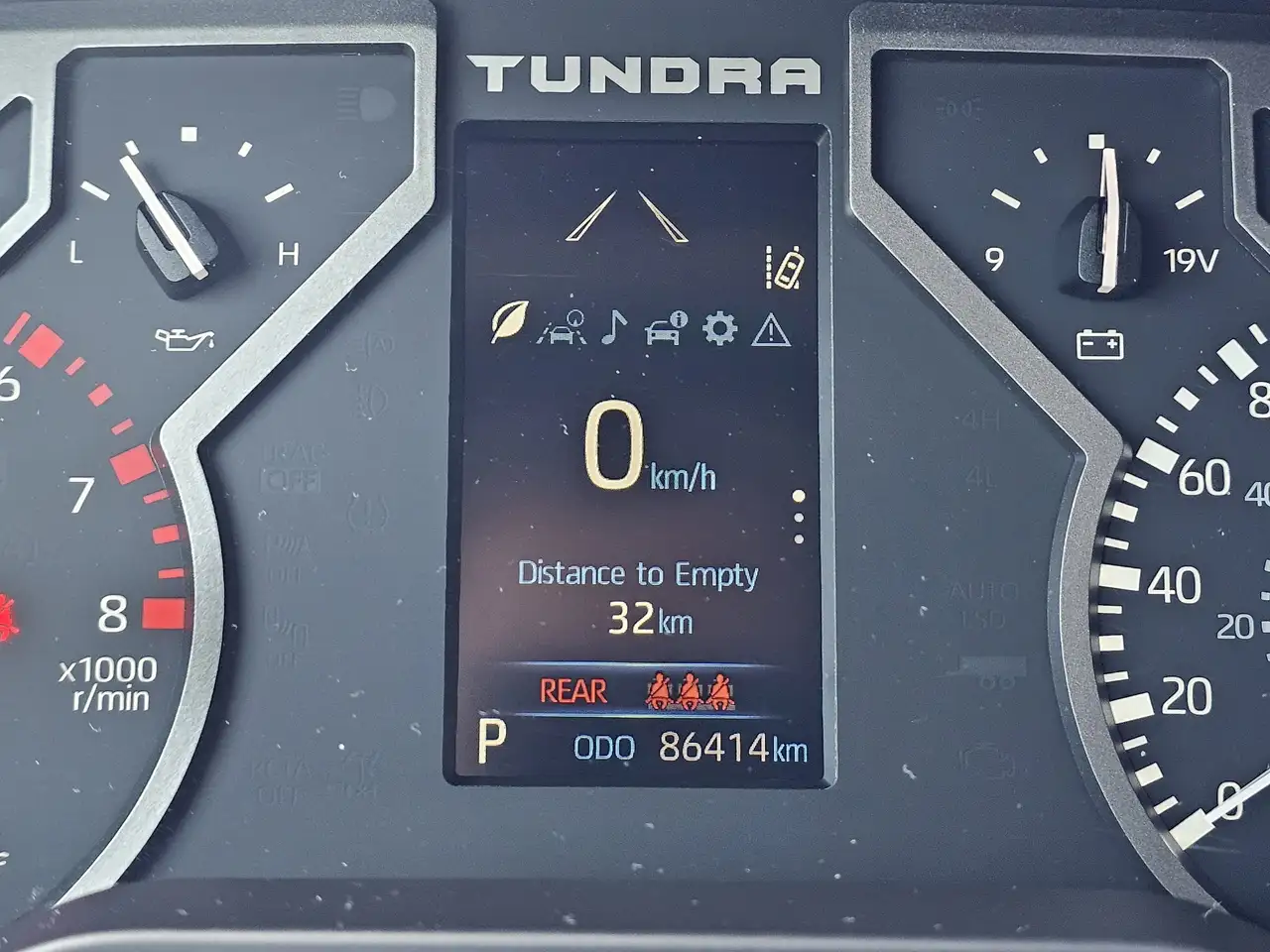 Toyota Tundra снимка Toyota Tundra