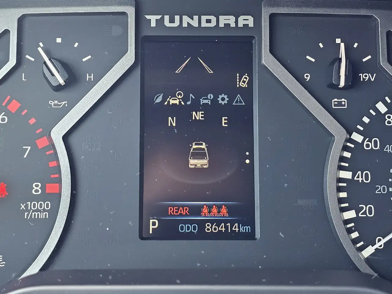 Toyota Tundra снимка Toyota Tundra