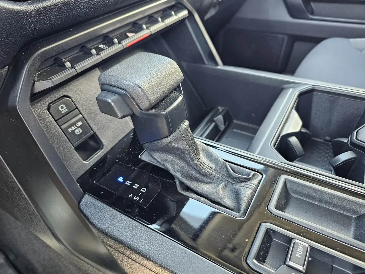 Toyota Tundra снимка Toyota Tundra