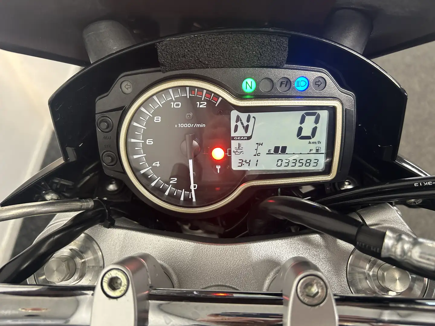 Suzuki GSR 750 Zwart - 2