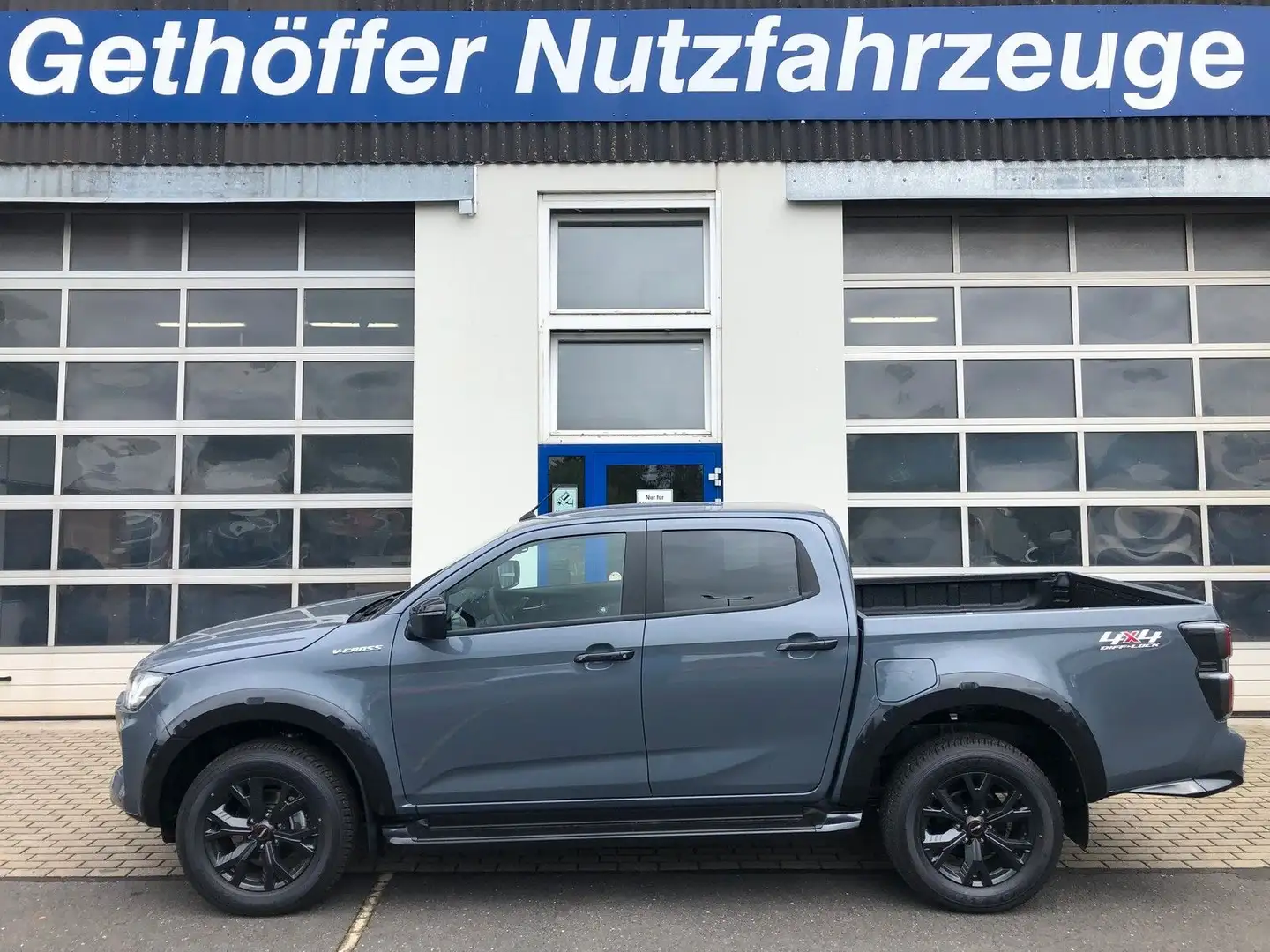 Isuzu D-Max Double Cab V-Cross AT MY2023 Gris - 1