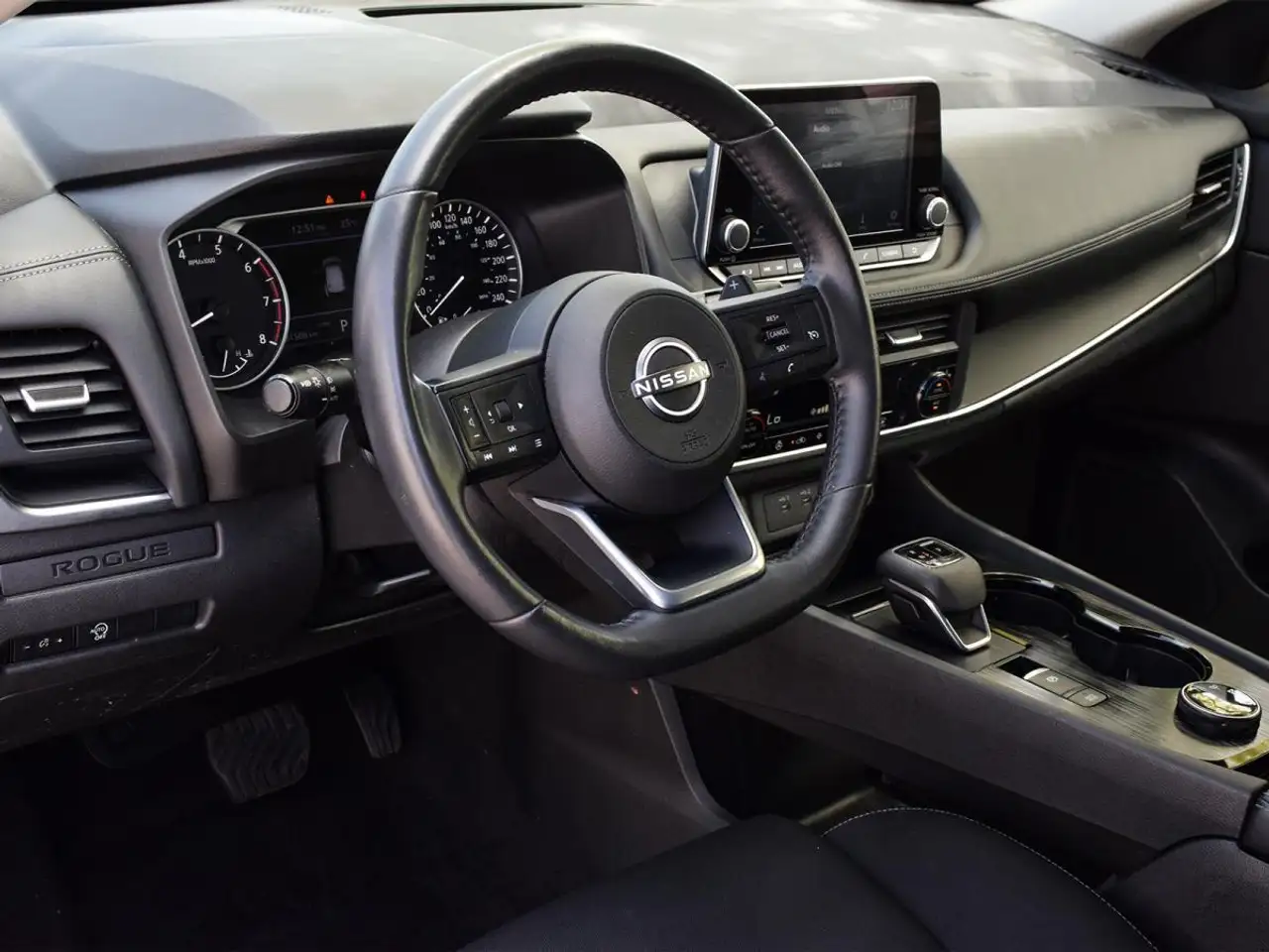 Nissan Rogue снимка Nissan Rogue